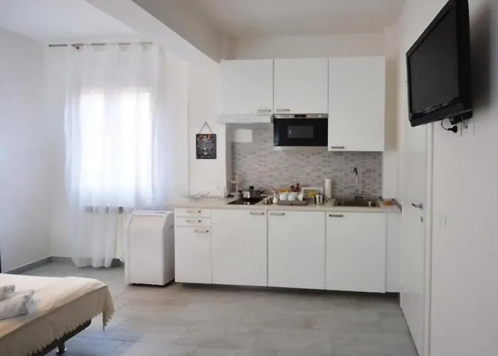 3-tourist House Bologna-mansarda - Self Check-in Apartamento *